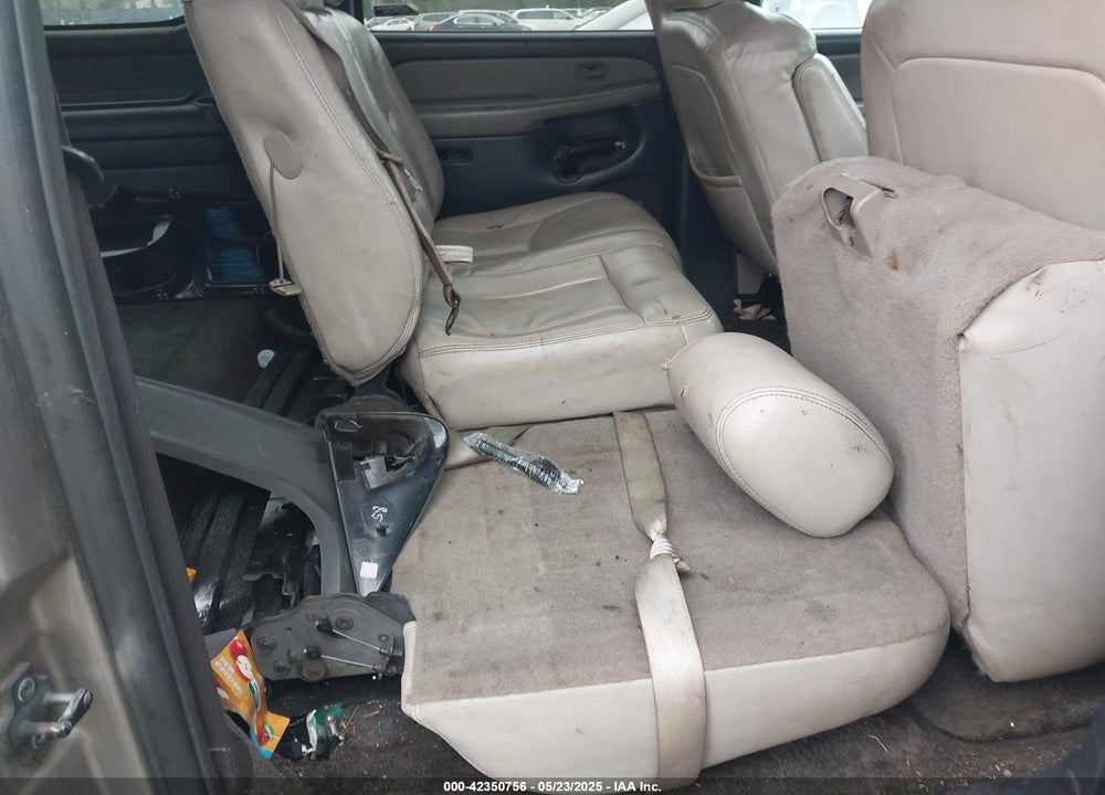 2000 CHEVROLET SUBURBAN 1500 LT VIN: 3GNFK16T0YG150460