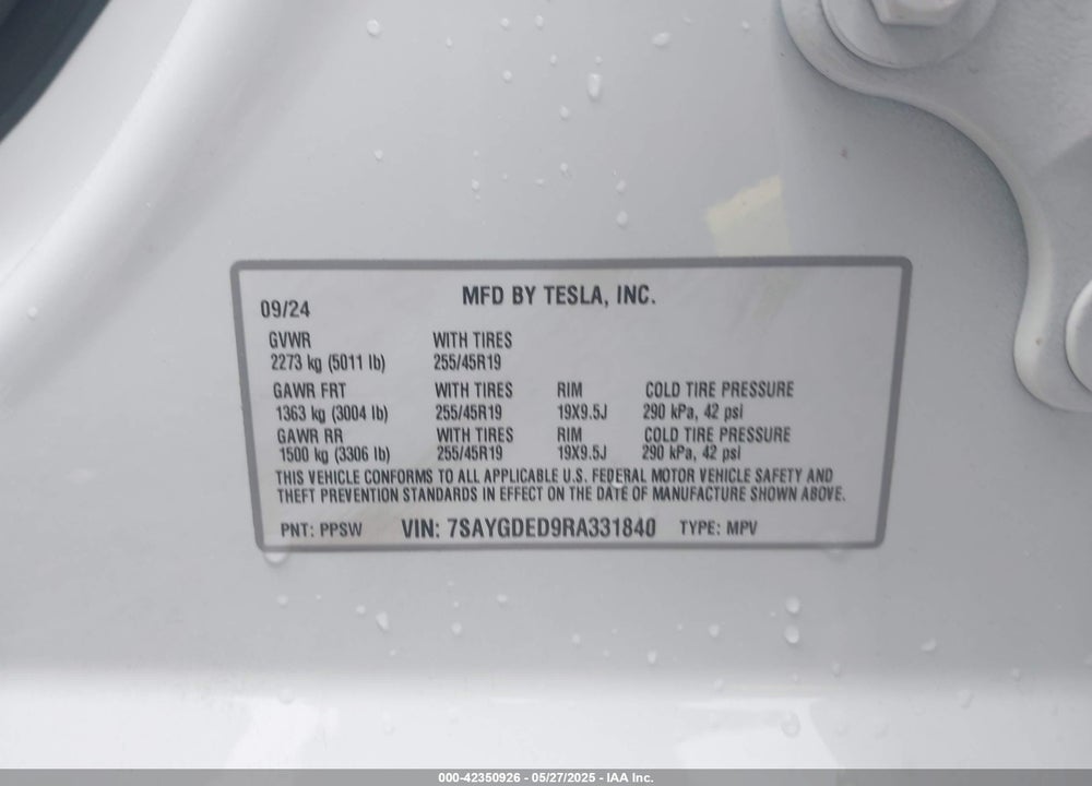 2024 TESLA MODEL Y VIN: 7SAYGDED9RA331840