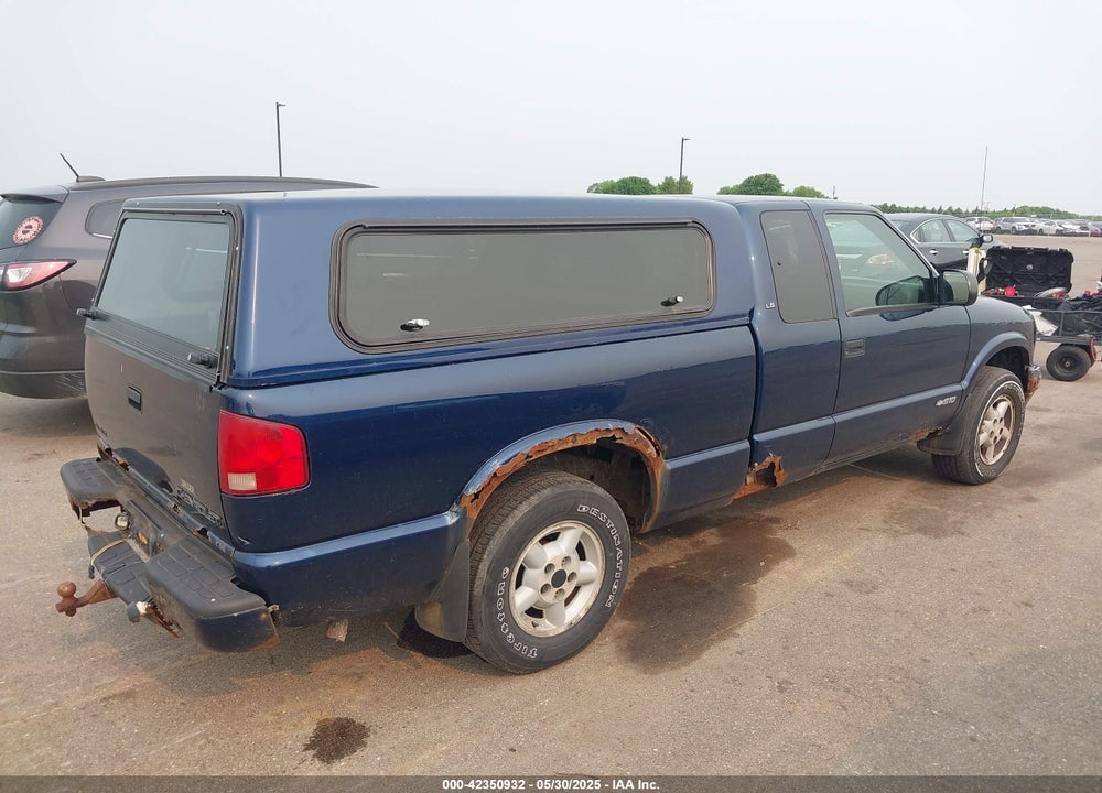 2003 CHEVROLET S-10 LS VIN: 1GCDT19X738135867