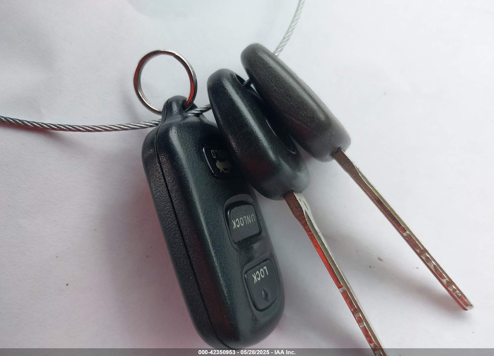 2004 TOYOTA CAMRY XLE V6 VIN: 4T1BF30KX4U585772