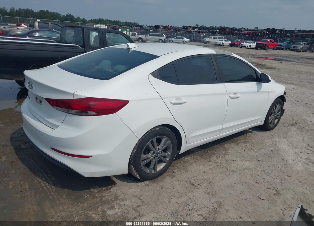2017 HYUNDAI ELANTRA VIN: 5NPD84LFXHH155008
