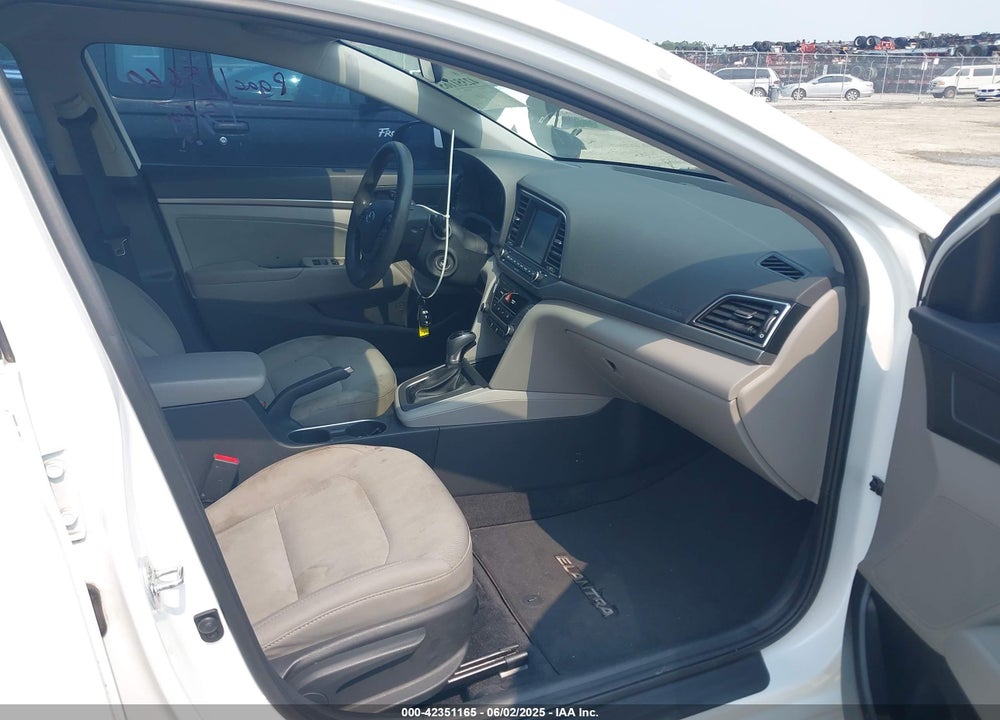 2017 HYUNDAI ELANTRA VIN: 5NPD84LFXHH155008