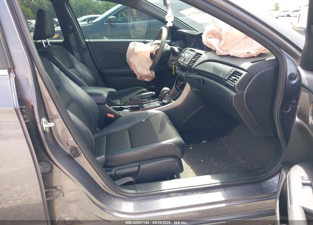 2016 HONDA ACCORD VIN: 1HGCR2F58GA196437