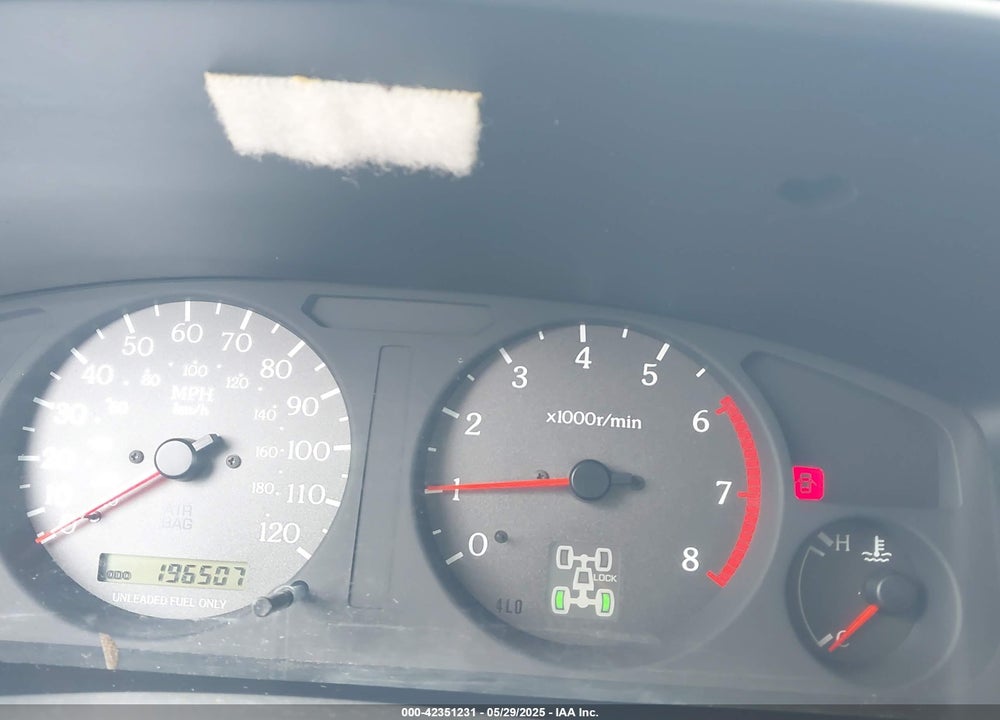 1999 INFINITI QX4 VIN: JNRAR05YXXW040585