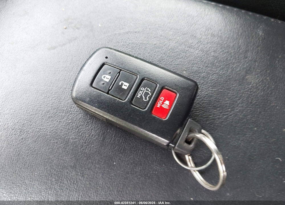 2017 TOYOTA RAV4 HYBRID LIMITED VIN: JTMDJREV5HD106326