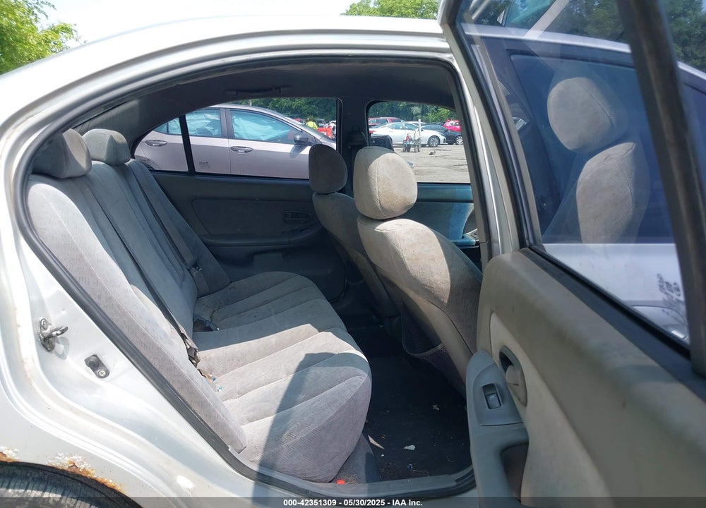 2004 HYUNDAI ELANTRA GLS/GT VIN: KMHDN46D24U913387