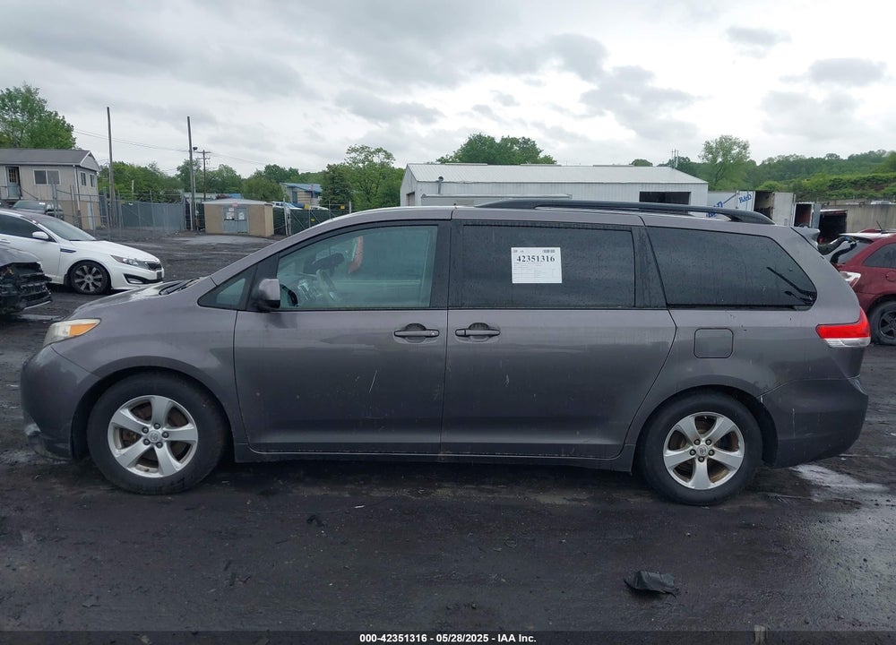 2011 TOYOTA SIENNA LE V6 VIN: 5TDKK3DC1BS118194