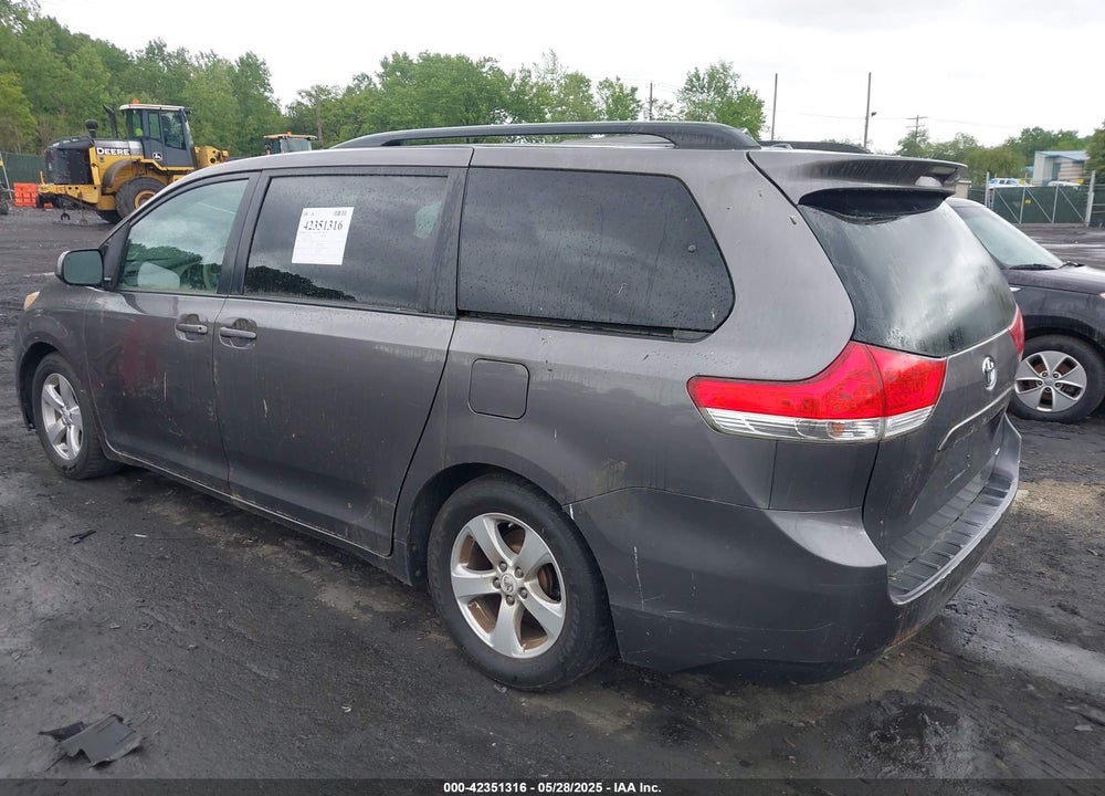 2011 TOYOTA SIENNA LE V6 VIN: 5TDKK3DC1BS118194