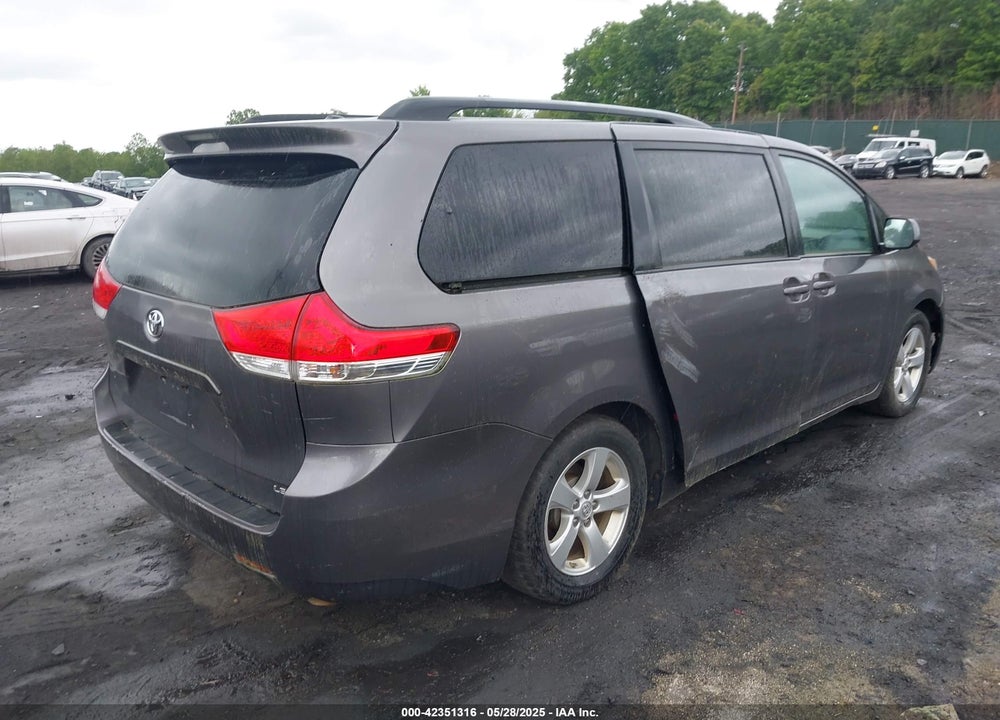2011 TOYOTA SIENNA LE V6 VIN: 5TDKK3DC1BS118194