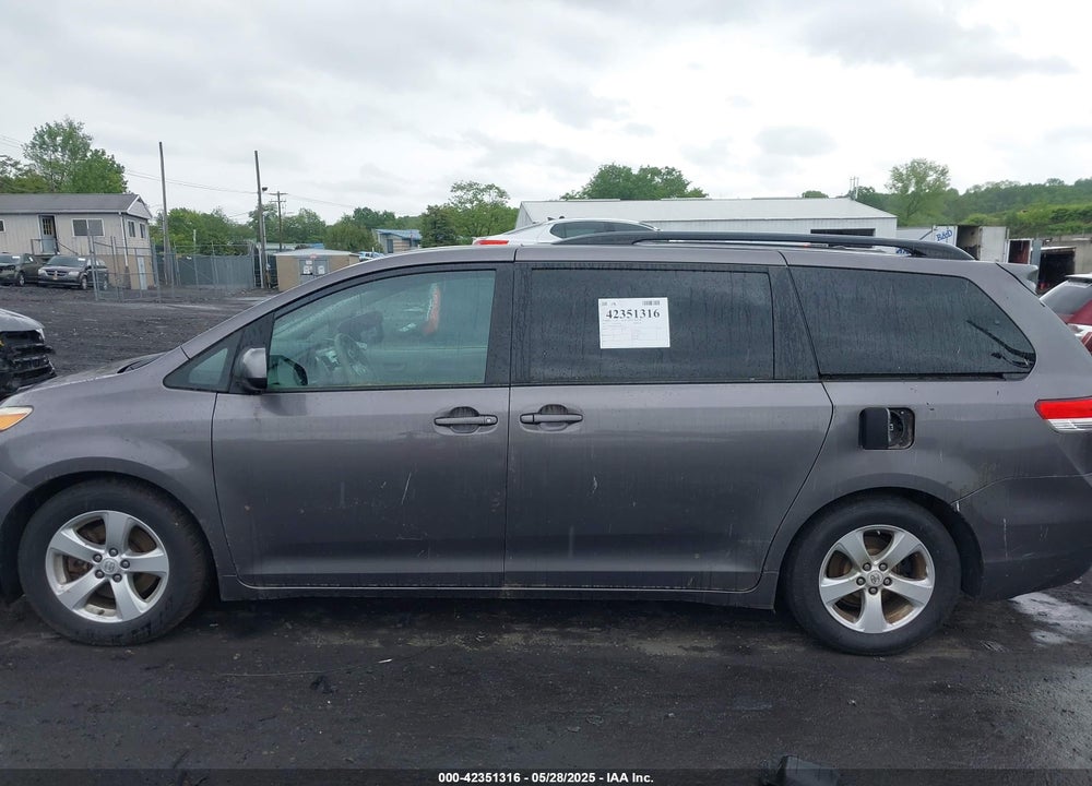 2011 TOYOTA SIENNA LE V6 VIN: 5TDKK3DC1BS118194