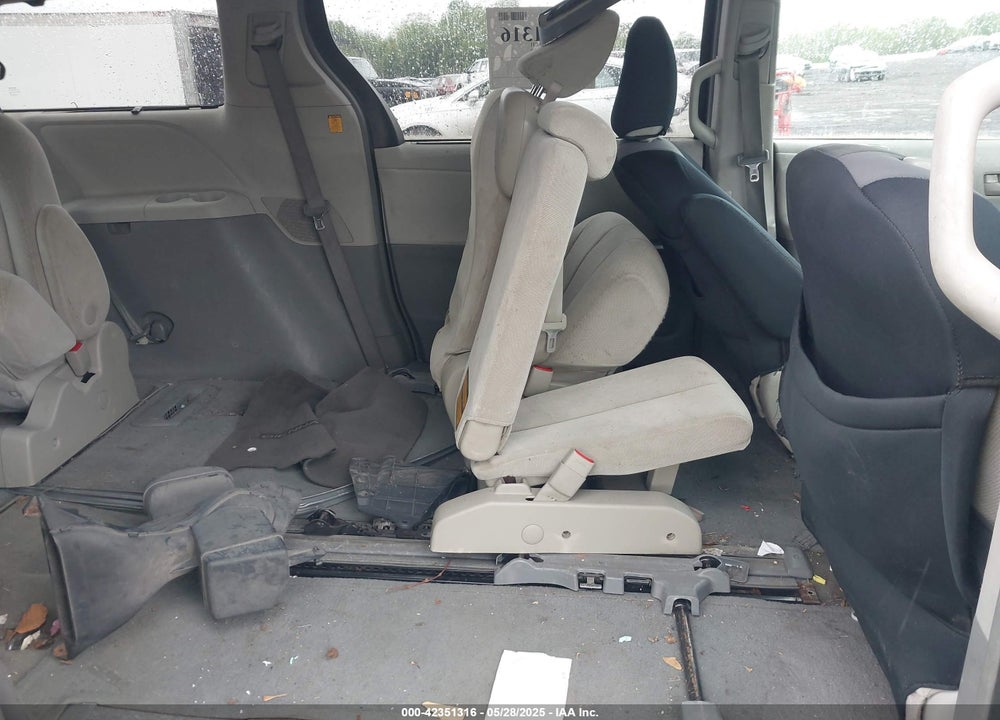 2011 TOYOTA SIENNA LE V6 VIN: 5TDKK3DC1BS118194