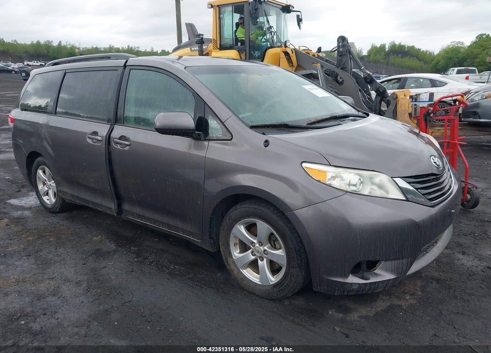 2011 TOYOTA SIENNA LE V6 VIN: 5TDKK3DC1BS118194