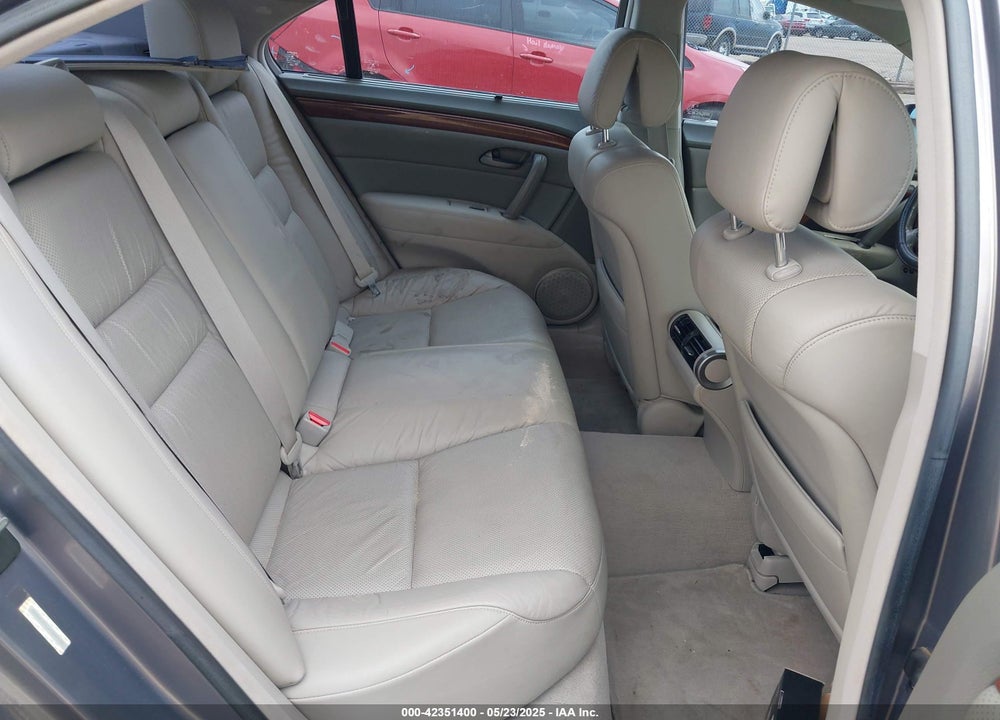 2006 ACURA RL VIN: JH4KB16526C006190