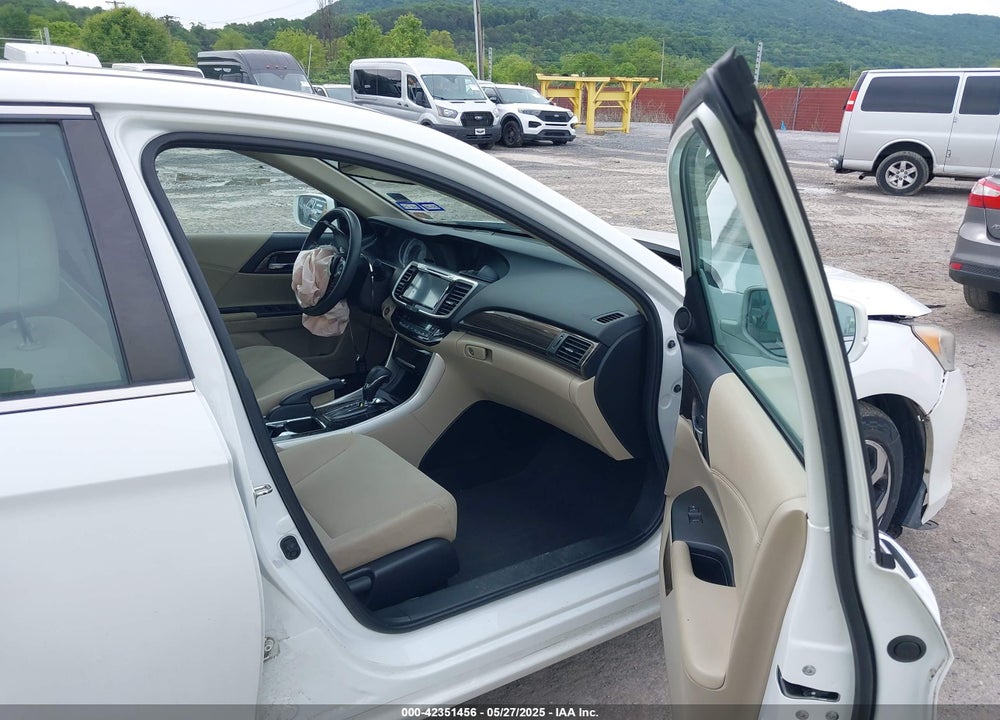 2016 HONDA ACCORD VIN: 1HGCR2F09GA016449