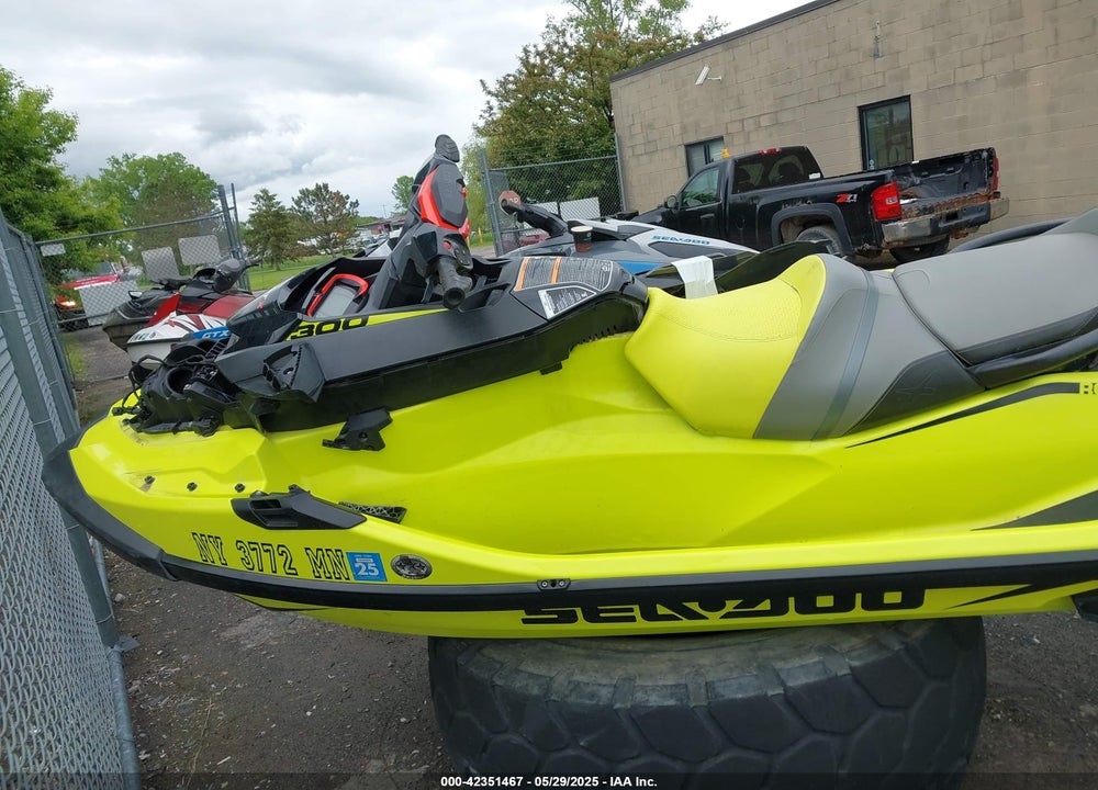 2019 SEA DOO RXT-300 VIN: YDV03490J819