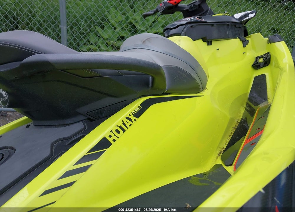 2019 SEA DOO RXT-300 VIN: YDV03490J819