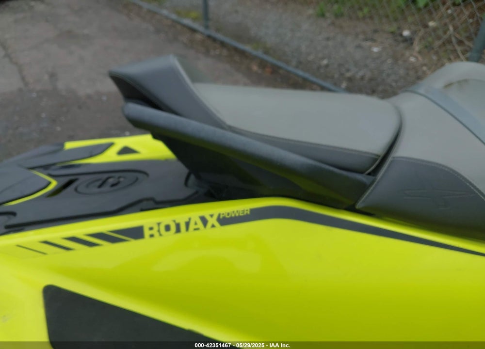 2019 SEA DOO RXT-300 VIN: YDV03490J819