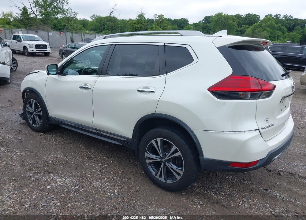 2017 NISSAN ROGUE SL VIN: 5N1AT2MVXHC844775
