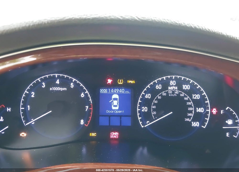 2013 HYUNDAI GENESIS VIN: KMHGC4DD5DU212574