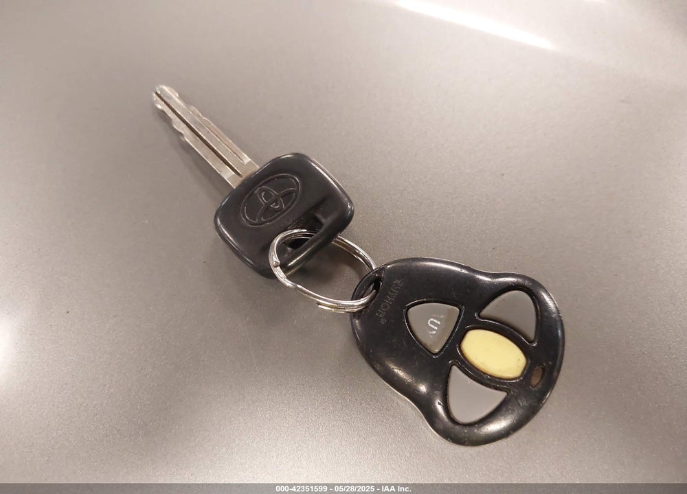 2005 TOYOTA RAV4 VIN: JTEHD20V450046027