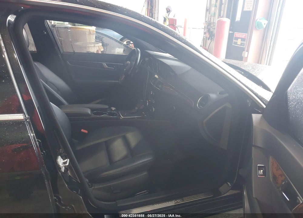 2014 MERCEDES-BENZ C CLASS VIN: WDDGF4HB4ER309280