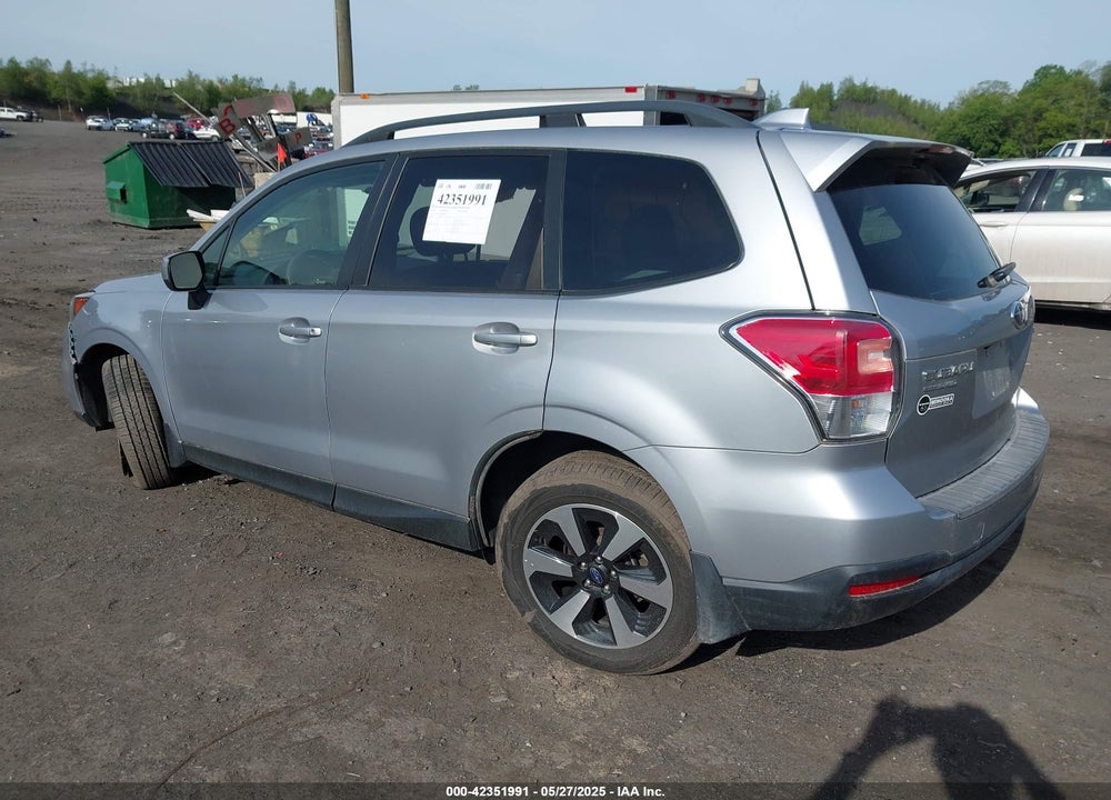 2018 SUBARU FORESTER VIN: JF2SJAEC3JH508675