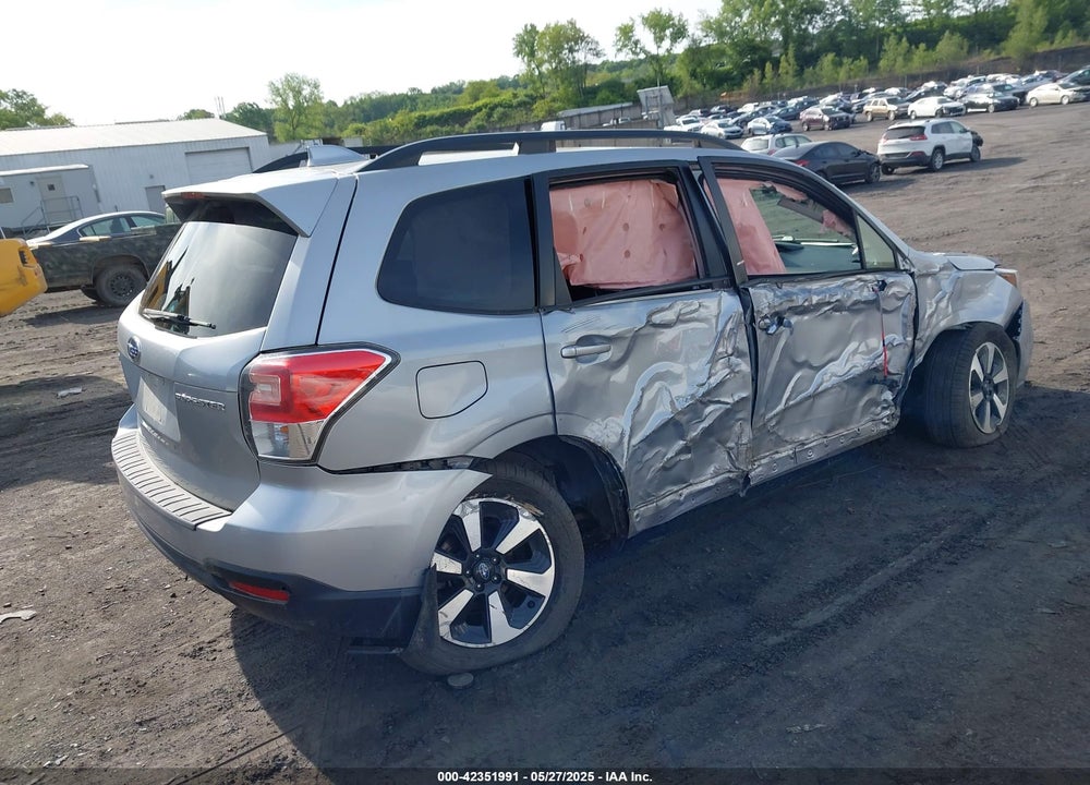 2018 SUBARU FORESTER VIN: JF2SJAEC3JH508675