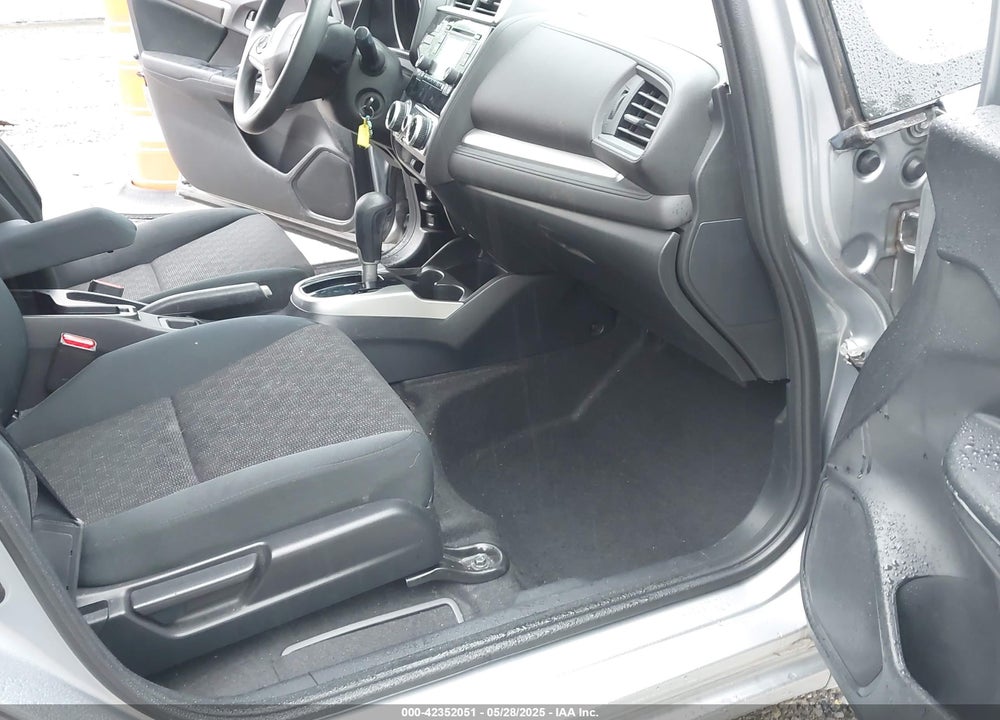2017 HONDA FIT LX VIN: 3HGGK5H5XHM713486