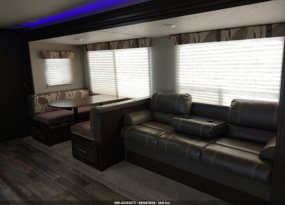 2017 FOREST RIVER CHEROKEE 274RK VIN: 4X4TCKC20HX125283