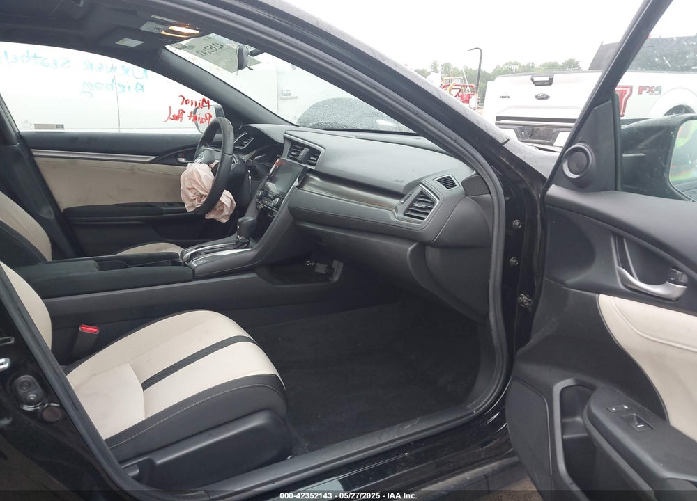 2018 HONDA CIVIC VIN: SHHFK7H52JU215863