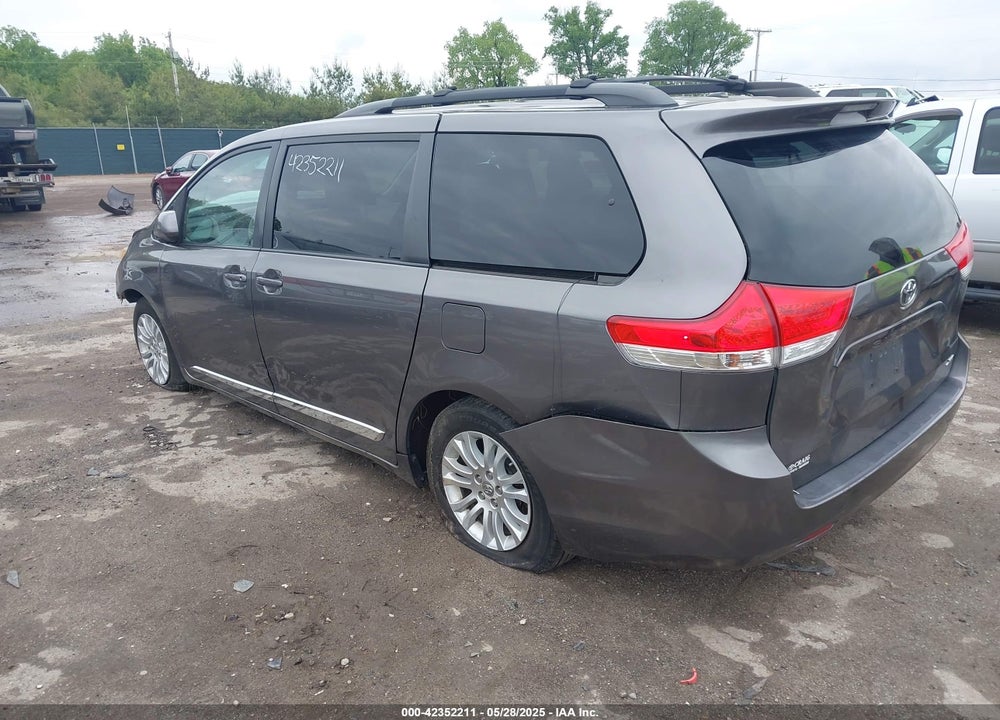 2011 TOYOTA SIENNA VIN: 5TDYK3DC1BS129612