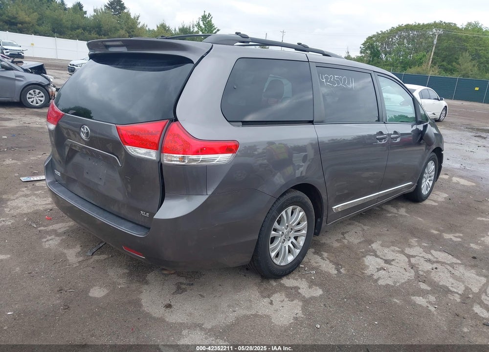 2011 TOYOTA SIENNA VIN: 5TDYK3DC1BS129612