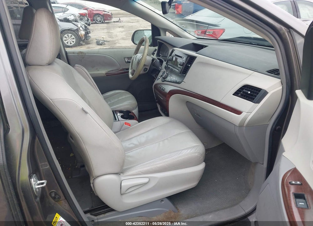 2011 TOYOTA SIENNA VIN: 5TDYK3DC1BS129612