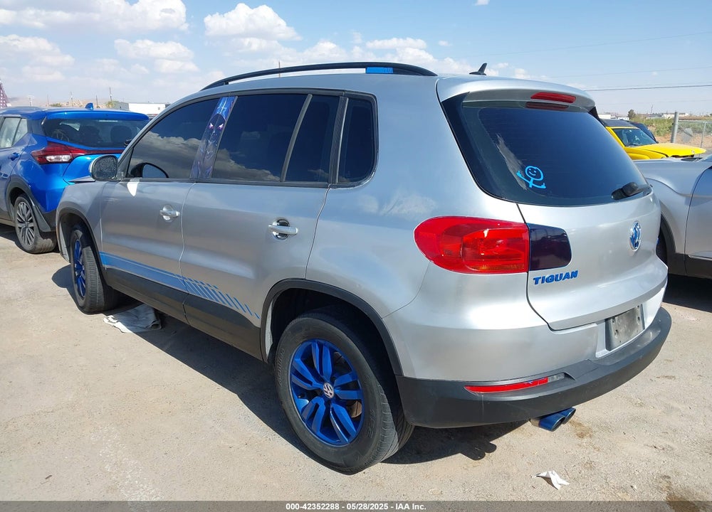 2016 VOLKSWAGEN TIGUAN VIN: WVGAV7AX9GW567790