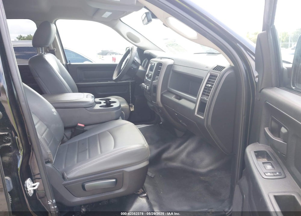 2019 RAM 1500 CLASSIC VIN: 1C6RR6FG7KS628365