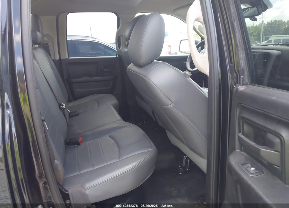 2019 RAM 1500 CLASSIC VIN: 1C6RR6FG7KS628365