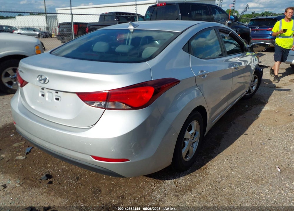 2015 HYUNDAI ELANTRA VIN: 5NPDH4AE8FH569945