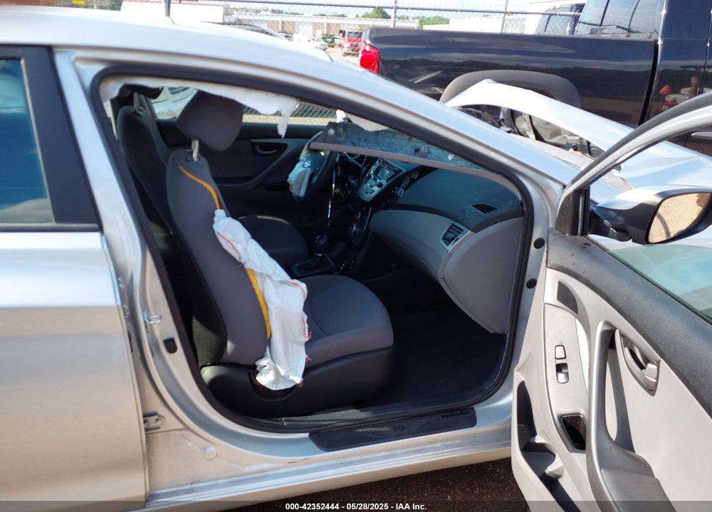 2015 HYUNDAI ELANTRA VIN: 5NPDH4AE8FH569945