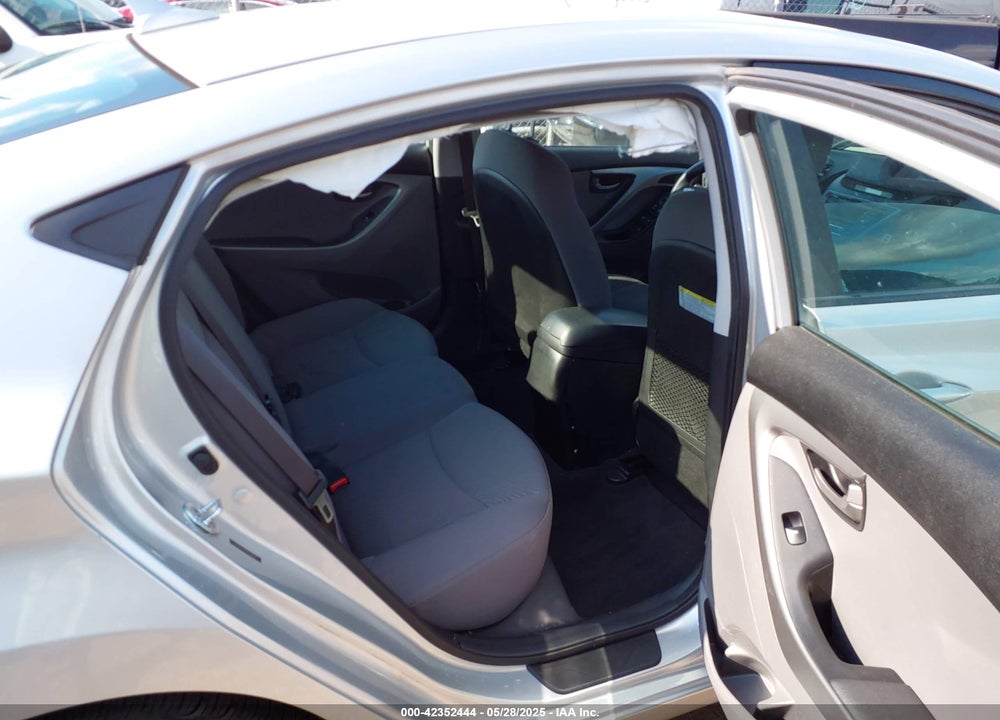 2015 HYUNDAI ELANTRA VIN: 5NPDH4AE8FH569945