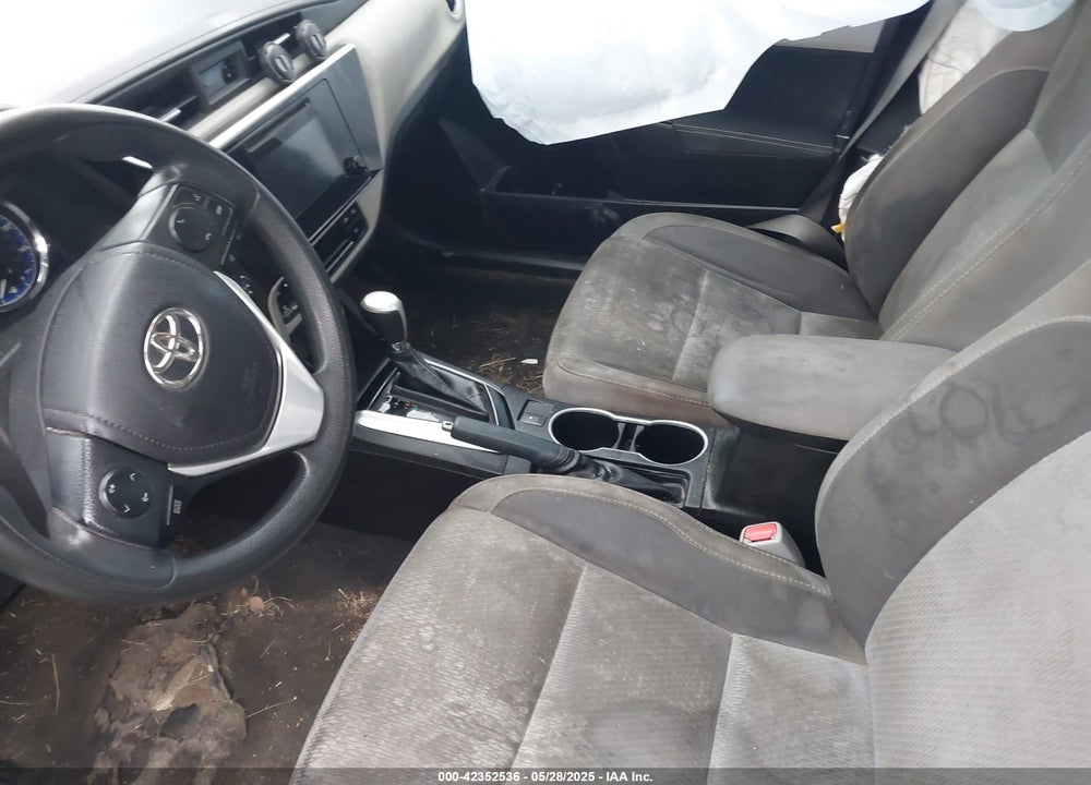 2018 TOYOTA COROLLA VIN: 5YFBURHE8JP767801