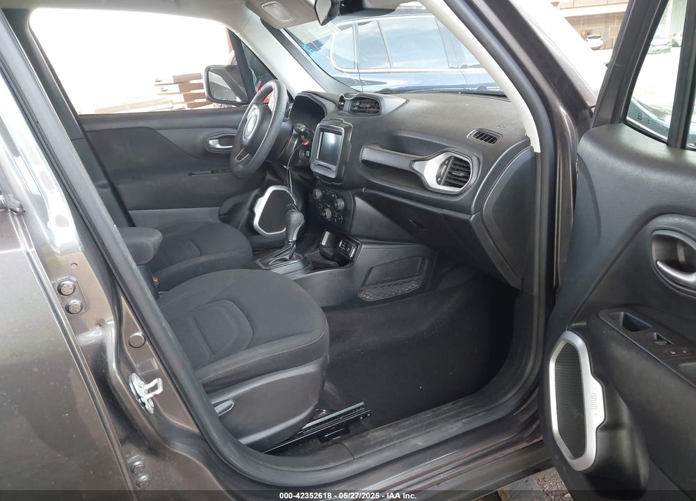 2019 JEEP RENEGADE LATITUDE FWD VIN: ZACNJABB9KPK83208