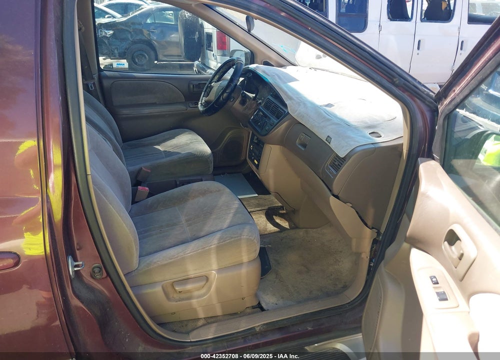 1998 TOYOTA SIENNA LE/XLE VIN: 4T3ZF13C2WU088376