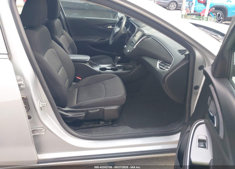 2018 CHEVROLET MALIBU VIN: 1G1ZD5ST8JF138117