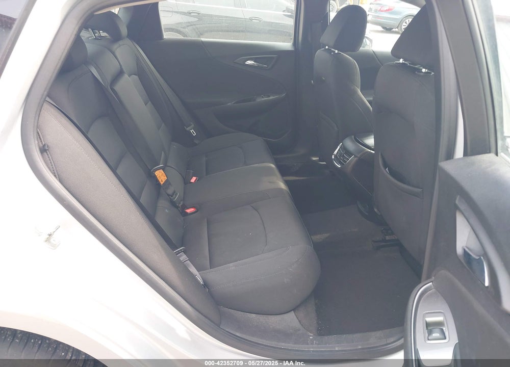 2018 CHEVROLET MALIBU VIN: 1G1ZD5ST8JF138117