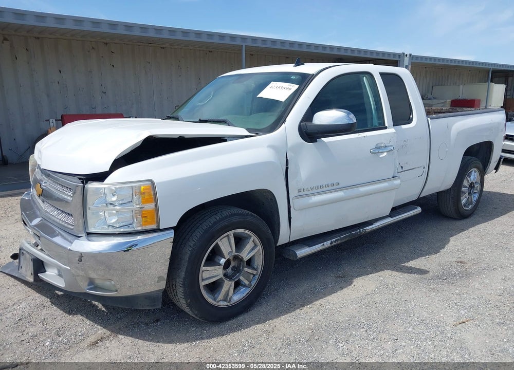 2013 CHEVROLET SILVERADO 1500 VIN: 1GCRCSE00DZ412973