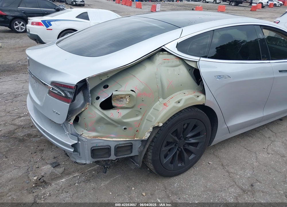 2017 TESLA MODEL S VIN: 5YJSA1E28HF199687