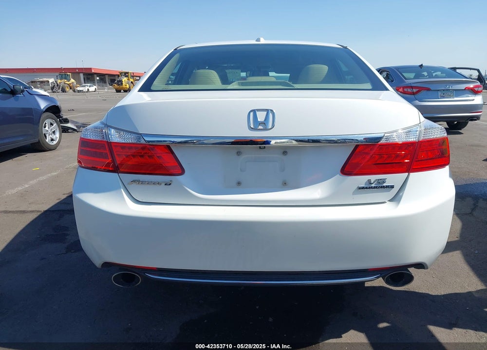 2015 HONDA ACCORD TOURING VIN: 1HGCR3F90FA000028