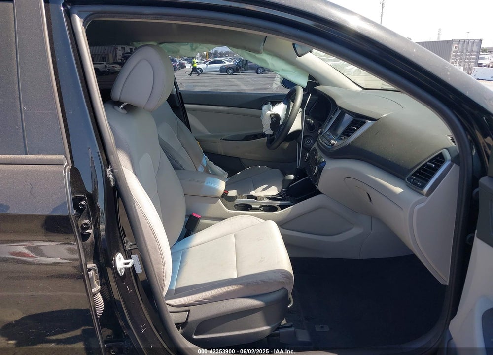 2018 HYUNDAI TUCSON SEL VIN: KM8J33A41JU758224