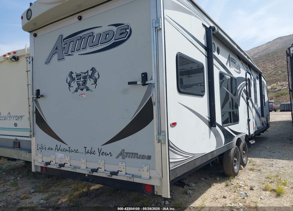 2017 ECLIPSE ATTITUDE VIN: 5LZBE2820HR013918