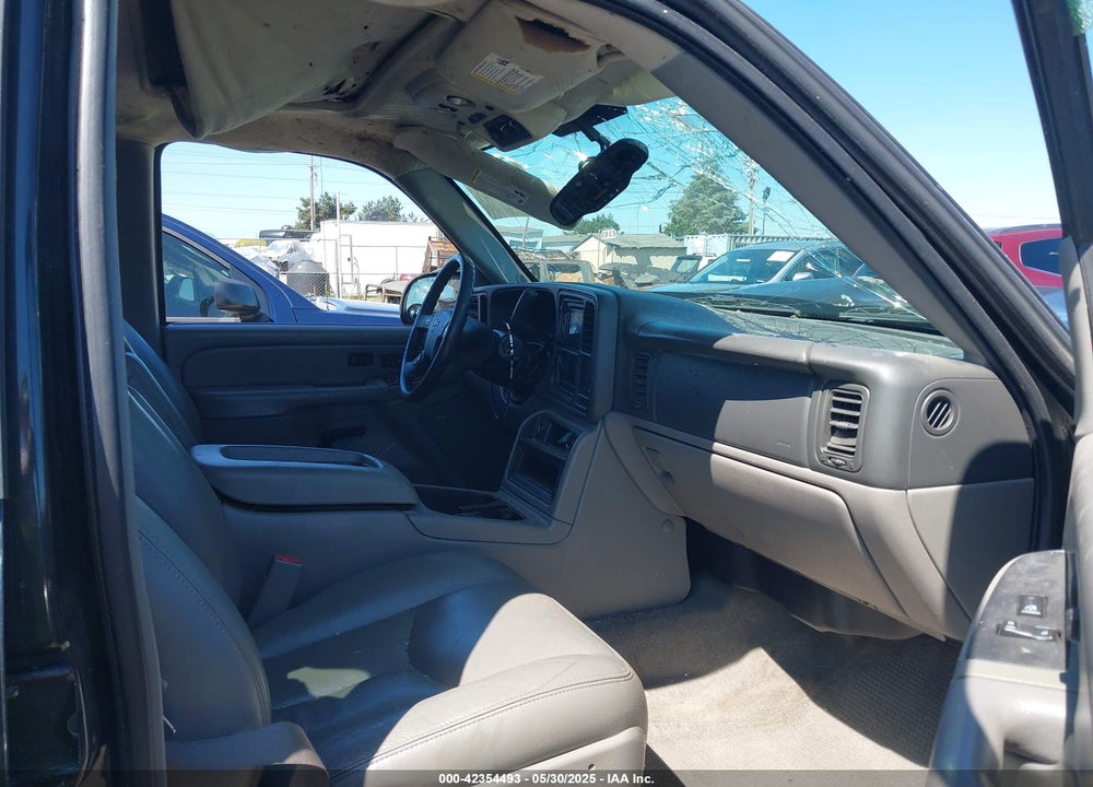 2005 CHEVROLET TAHOE LT VIN: 1GNEC13T95R144827